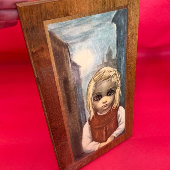 Vintage 1960s Gift - “Big Eyes” Girl Reproduction Art Print on Wood Plaque - Picture 4 of 12
